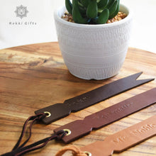 Load image into Gallery viewer, Custom leather bookmark - Rokkigifts