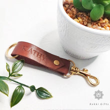 Load image into Gallery viewer, Custom leather keychain for her - Rokkigifts

